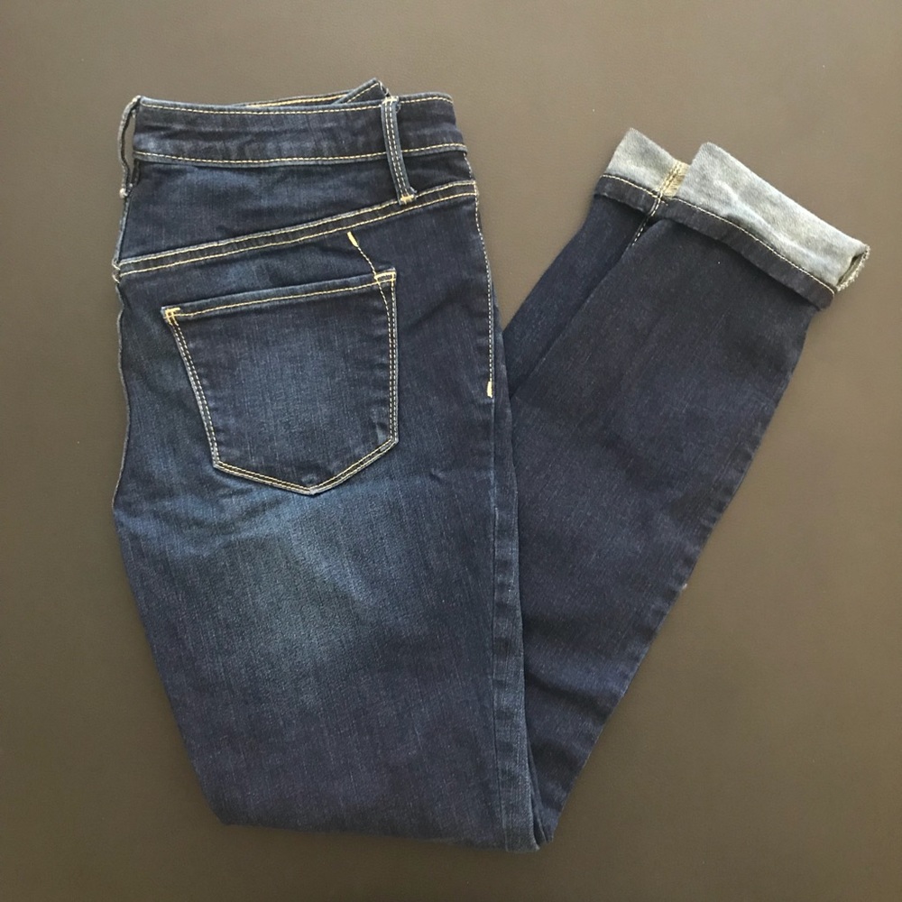 - SOLD - Mid-Rise Jegging dark Blue Jeans